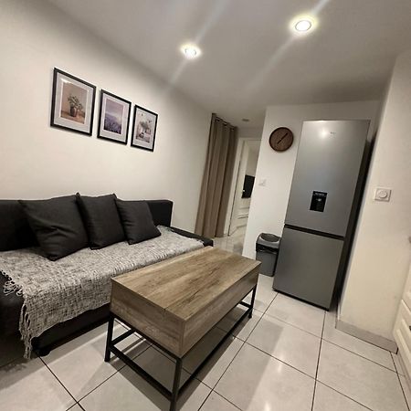 Jolie Appartement Nice Proche Mer Et Aeroport Une Chambre Plus Salon Avec Cuisine Luaran gambar