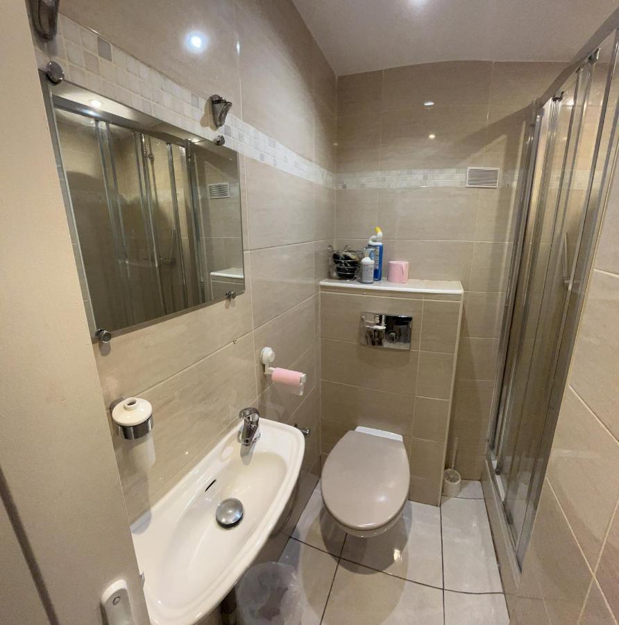 Jolie Appartement Nice Proche Mer Et Aeroport Une Chambre Plus Salon Avec Cuisine Luaran gambar
