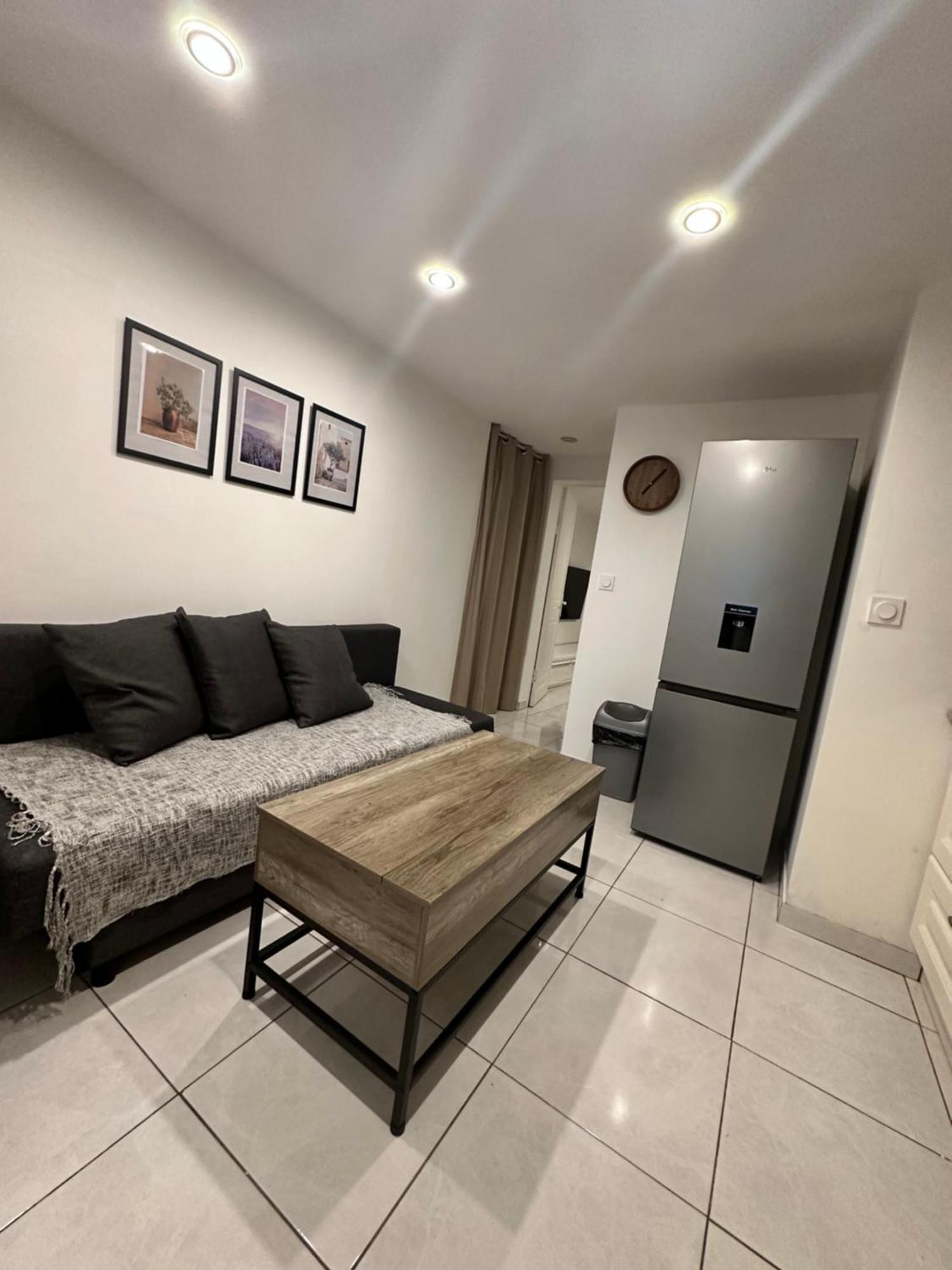 Jolie Appartement Nice Proche Mer Et Aeroport Une Chambre Plus Salon Avec Cuisine Luaran gambar