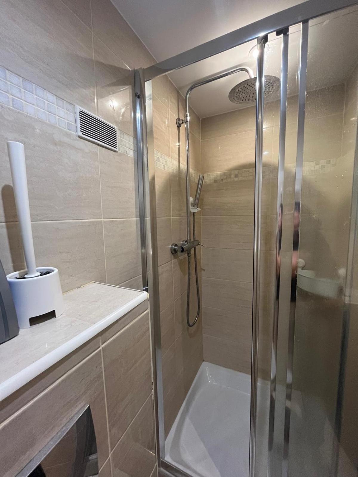 Jolie Appartement Nice Proche Mer Et Aeroport Une Chambre Plus Salon Avec Cuisine Luaran gambar